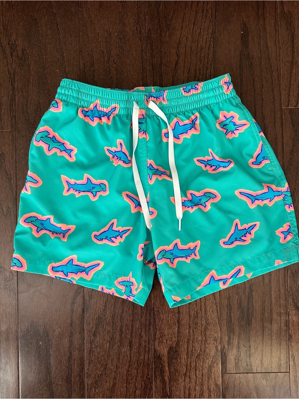 chubbies Teal Sharks Swim Trunks Men’s Small 5.5” inseam